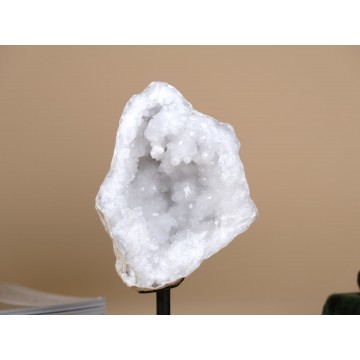 Quartz crystal Geode
