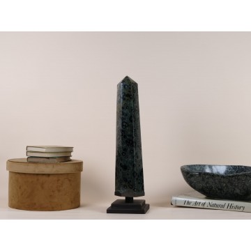 Kambamba Jasper obelisk