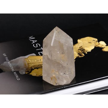 Quartz crystal point