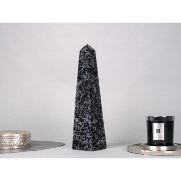 Prisma Gabbro Obelisk