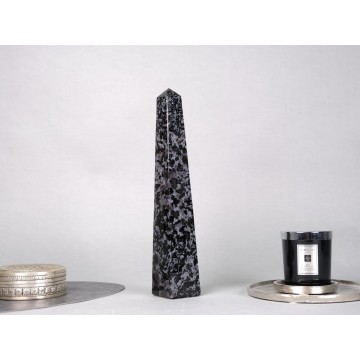 Prisma Gabbro Obelisk