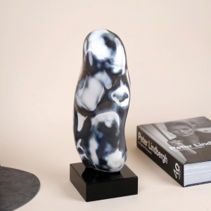 Orca agate also known as Orca stone with beautiful variety of blue and white agate, from Madagascar.

Displayed in a high gloss black lacquered wood base. One of a Kind piece!

#orcaagate #agate #orcastone #mineral #uniquepieces #homedecor #interiordesign #interiordecor #decoraçãodeinteriores #exclusivepieces #blueagate #interiorismo #peçasdecorativas #pecasunicas #agata #beoneofakind
